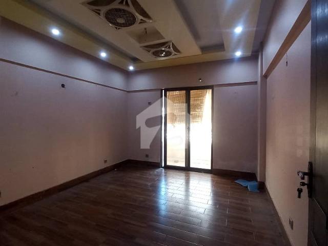 Luxurious 1800 sq ft 3 bedroom apartment for rent in the heart of bukhari commercial, dha phase 6