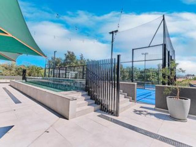 luxurious 1 bedroom 1 bathroom apart.