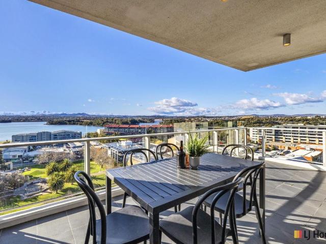 LUXURIOUS 2 BEDROOM APARTMENT WITH BREATHTAKING VIEWS & PARKING