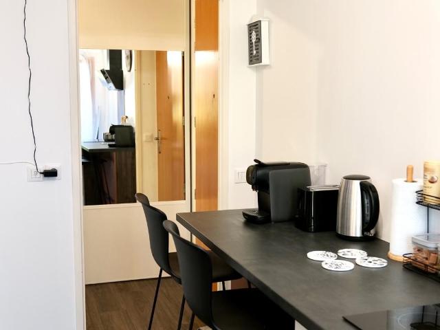 Luxurious 2 Bedroom Apartment, Stunning Seine View, Near Paris