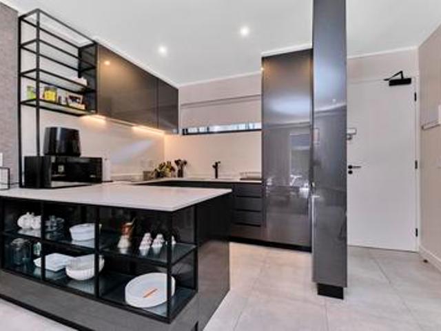 luxurious 2 bedroom 2 bathroom apart.