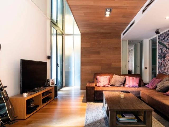 Luxurious 2 Beds Apartment with views on a square of the Gothic Quarter