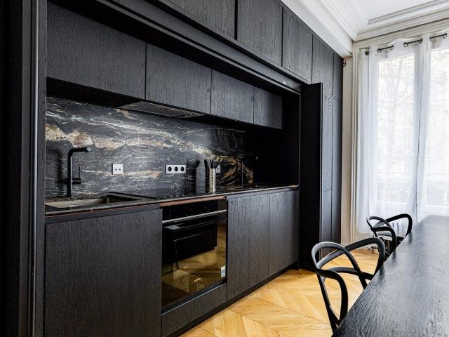 Luxurious 2BR Mobility Lease Apartment near Arc de Triomphe, Paris Amsterdam Apartments for Rent