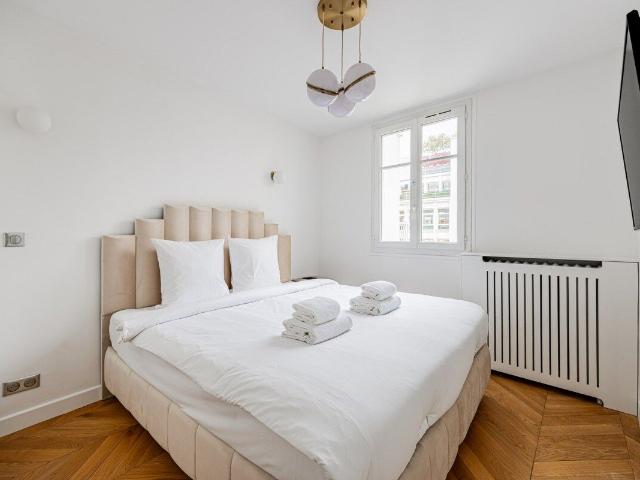 Luxurious 2BR Apartment in the Golden Triangle on Avenue Montaigne