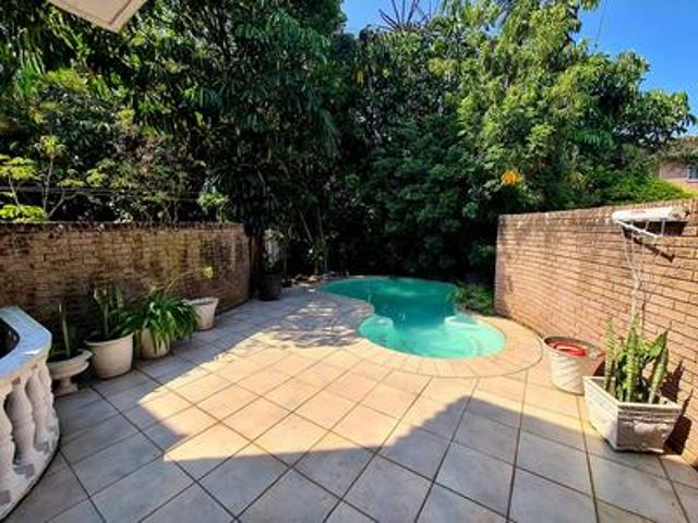 luxurious 4 bedroom townhouse on the.