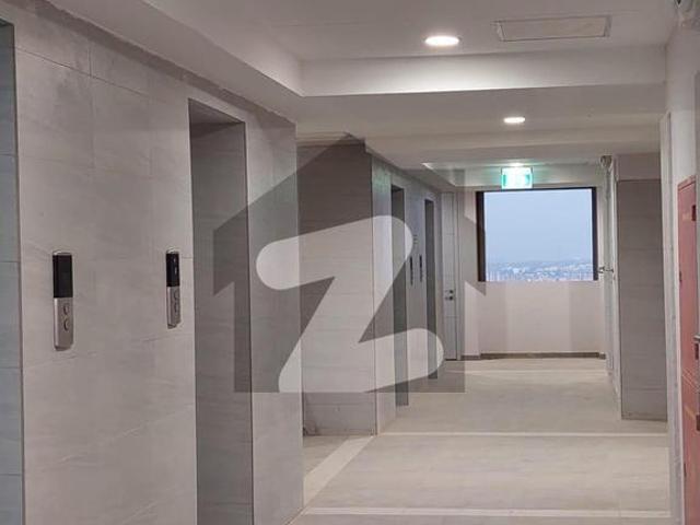Luxurious 4 Bedrooms Drawing & Dining Apartment for Rent in LuckyOne Mall & Apartments Lucky One Apartment