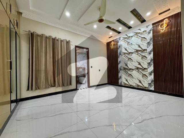 Luxurious 5 Marla House for Rent in Bahria Town Lahore 5 Beds | Modern Amenities | Prime Location Bahria Town Sector D