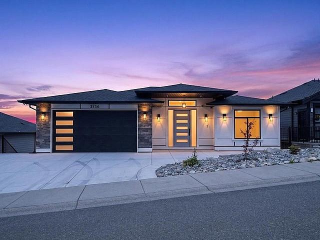 Luxurious 8 Bed Home With Panoramic Views Of The Georgia Strait