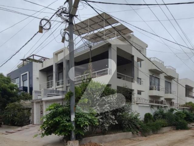 Luxurious Corner 450 Sqyds Ground + 1 Banglow Available For Sale in Capital Society Capital Cooperative Housing Society