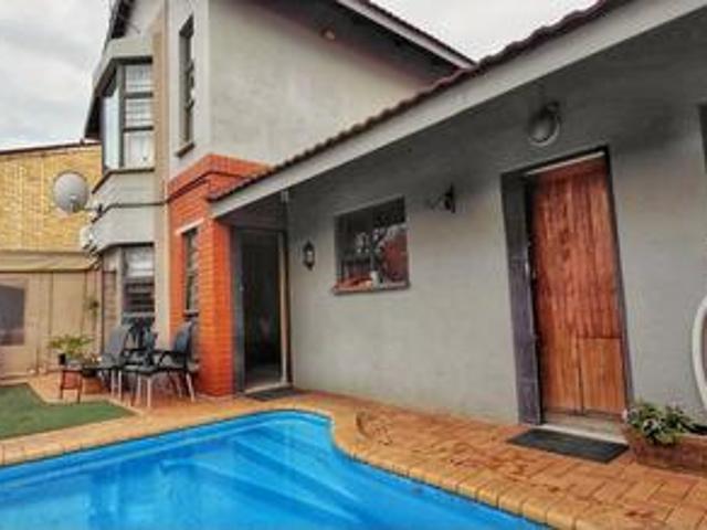 luxurious and modern townhouse with pool