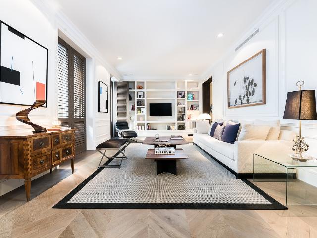 Luxurious and exclusive three bedroom apartment in the heart of Madrid