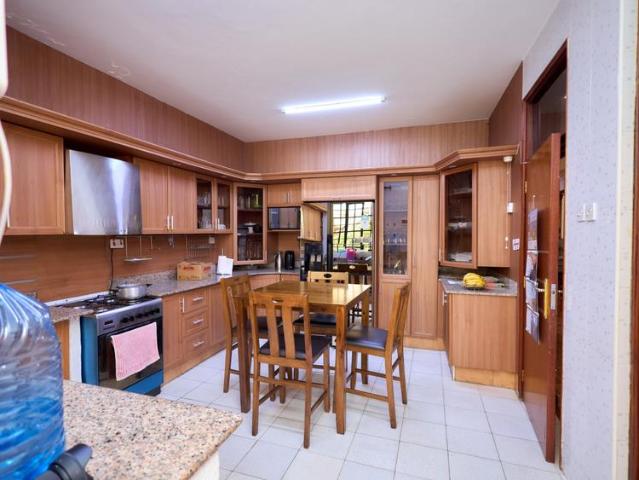 Luxurious and spacious 4 bedroom all ensuite house for Sale