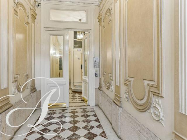 Luxurious Apartment at Quai des Grands Augustins, Paris Amsterdam Apartments for Rent
