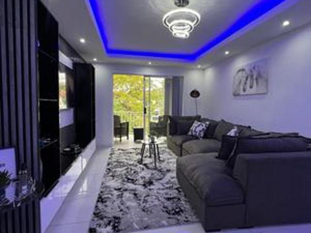 luxurious apartment queensburgh