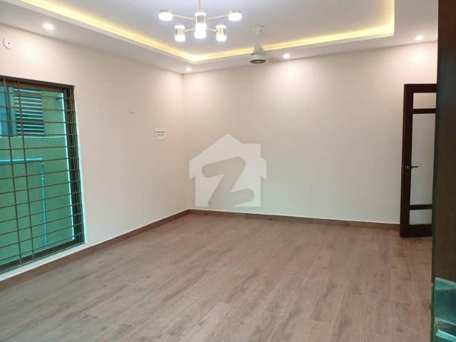 Luxurious Beautiful Big House 300 Sq Yards For Sale