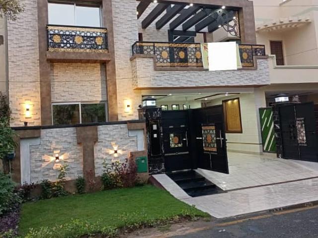 Luxurious Designer 8 Marla House For Sale With Gas in Bahria Town Lahore Bahria Town ID 90690