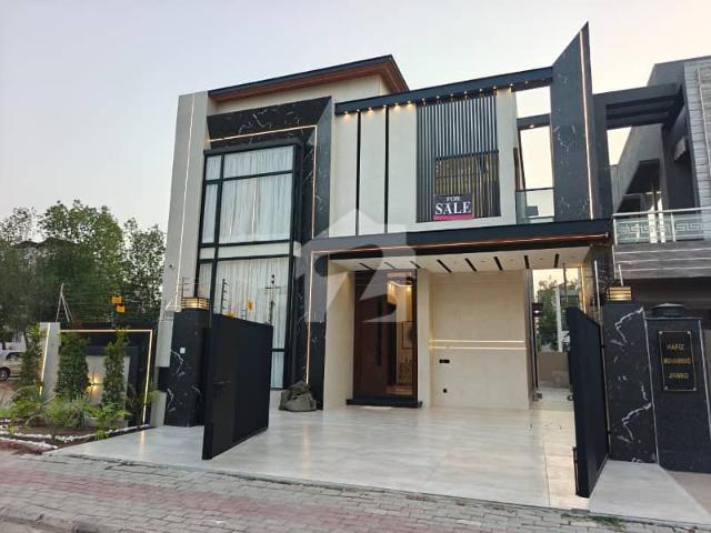 Luxurious Designer Owner Build 10 Marla 60 Feet Wide Road Modren Design Brand New House For Sale In Bahria Town Lahore