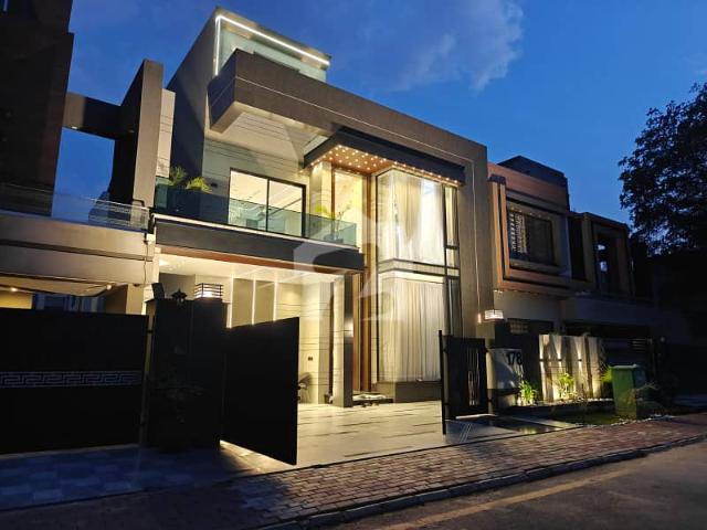 Luxurious Designer Owner Build 10 Marla Modren Design Brand New House For Sale In Bahria Town Lahore