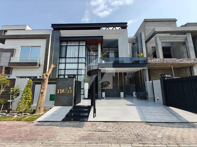 Luxurious Designer Owner Build 10 Marla Modren Design Brand New House For Sale In Bahria Town Lahore