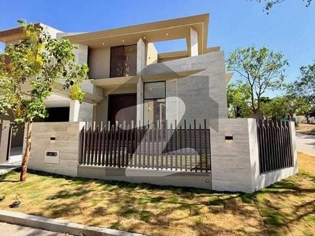 Luxurious designers house one kenal size, Brand New. For sale