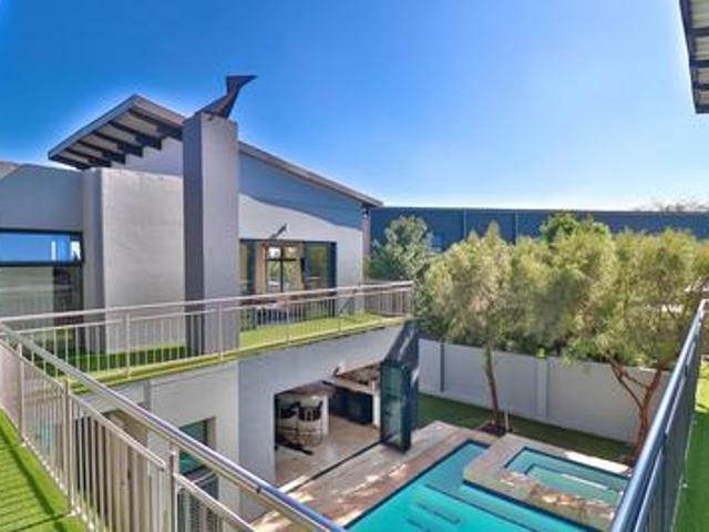 luxurious family haven home in midst.