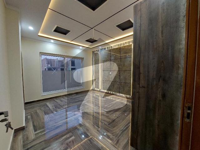Luxurious House For sale DHA Defence