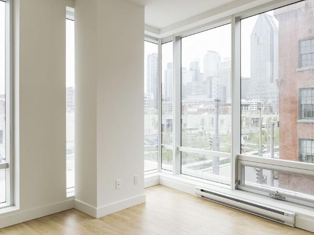 Luxurious high rise apartments located in the Old Port of Montreal