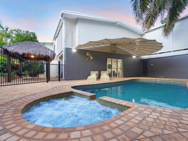 LUXURIOUS LARRAKEYAH RESIDENCE IT DOESN'T GET BETTER THAN THIS