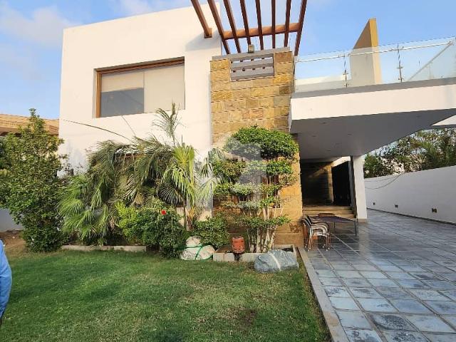 Luxurious like new architect design house with lift, swimming pool & basement