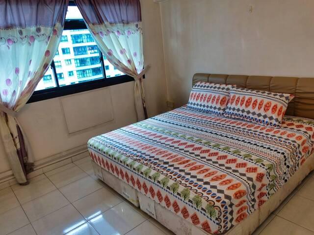 Luxurious Master Suite for Rent in Jurong West Central Ideal for Professionals!