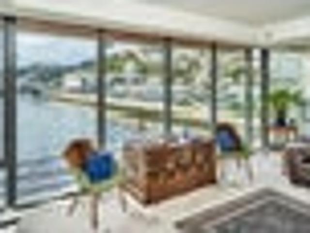 Luxurious Waterfront Living at Clyde Quay Wharf