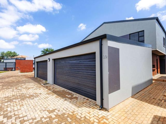 Luxurious Townhouse for Rent Prepare to be captivated by a residence that seamlessly merges comfort and convenience
