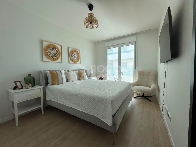 Luxurious two bedroom apartment in La Campana with private terrace, communal pool, gym and private garage