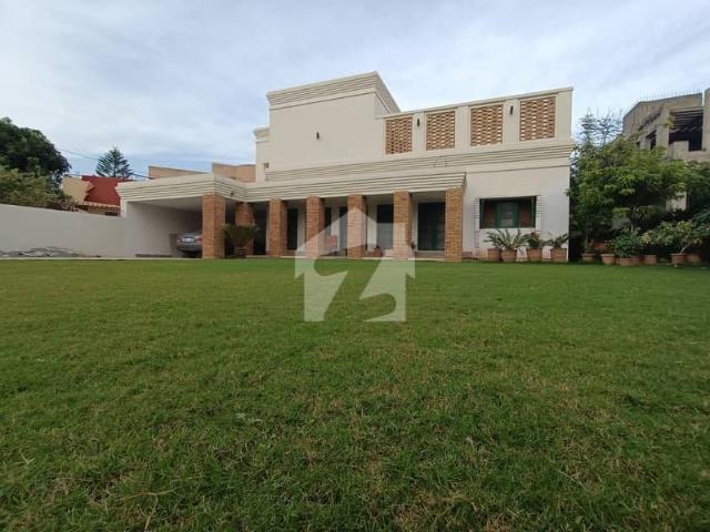 Luxurious Two Kanal Villa With An Impressive 8000 Sqft Area Covered Available For Sale At Bani Gala Top Class Location, Just Buy and Enjoy your Life