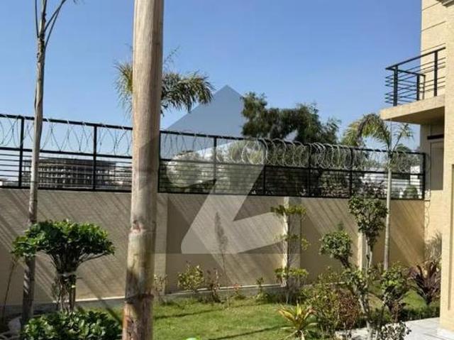Luxurious Villa 1 Kanal Sector D 4