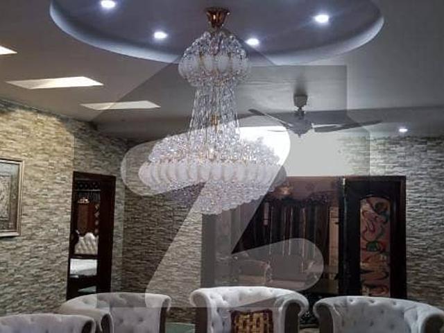 Luxurious Fully Furnished 1000 Yards Bungalow
