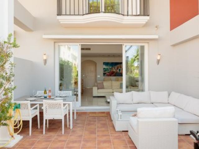 Luxury 3 bed beachfront penthouse with sea views in Bahía de Marbella