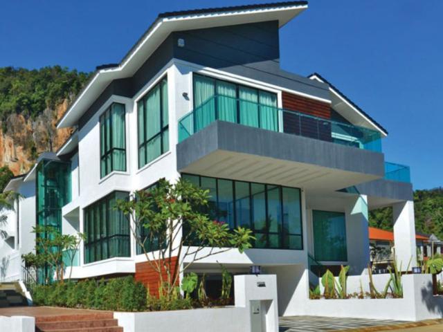 Luxury 3 Sty Bungalow with Lift, Tambun