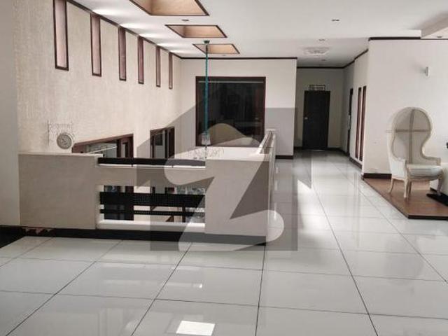 Luxury 1000 Yards Slightly Used Mud Finish Villa For Sale At DHA Phase 6