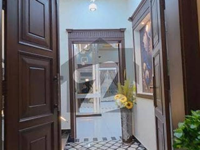 Luxury 10 Marla House For Sale in DC Colony
