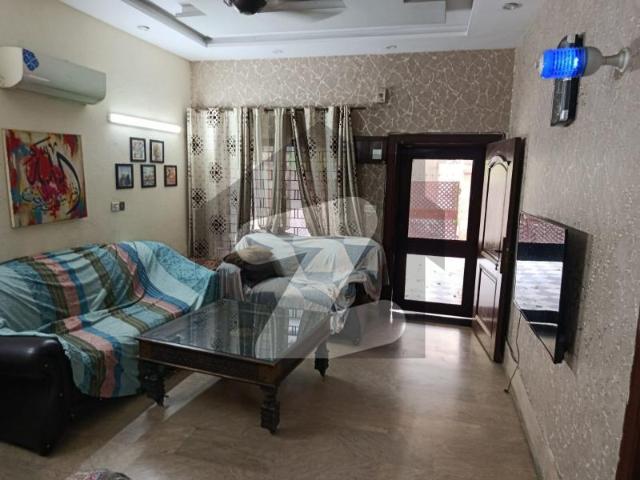 Luxury 10 Marla House for Sale in Main Cantt