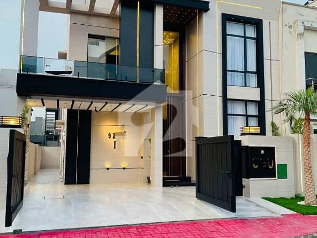 Luxury 10 Marla House For Sale In Top City
