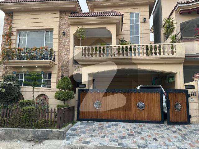 Luxury 11 Marla House For Sale In E 11/2