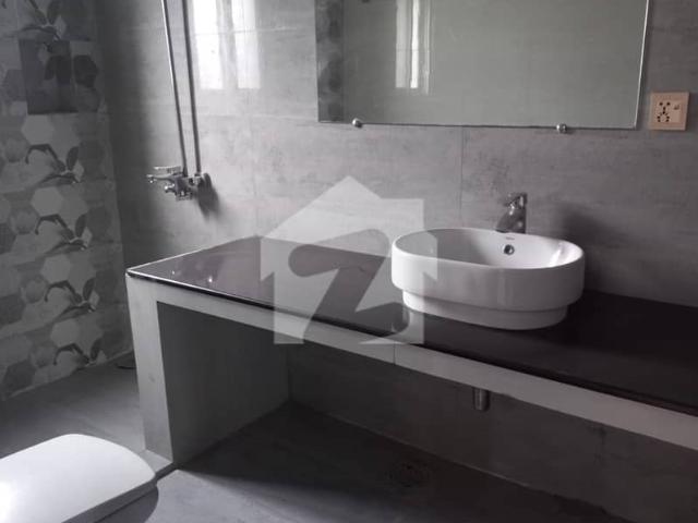 Luxury 1 Kanal Upper Portion 3 Bedroom Drowning Dining Kitchen Tv Lounge Car Porch Prime Location Of Main Cantt Lahore