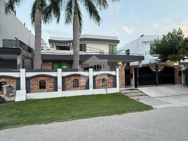 Luxury 1 Kanal Fully Furnished House