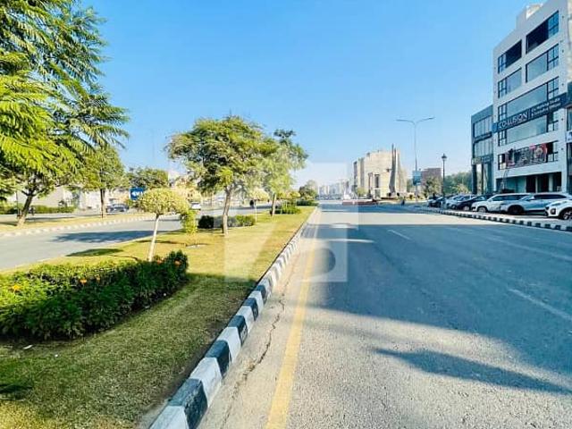 Luxury 1 Kanal Plot In Lake City M2 | High Value Location | Hot Deal