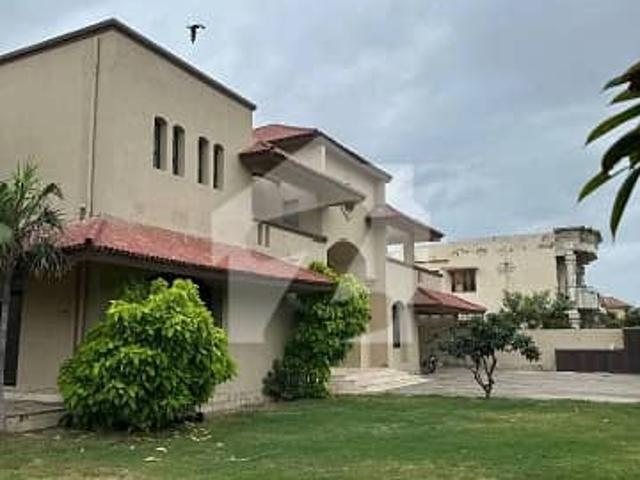 Luxury 2000 sq yd fully renovated big garden and pool phase 6