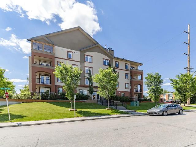 Luxury 2 Bed/2 Bath + Den Condo close to Downtown