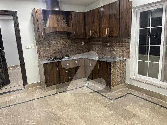 Luxury 2 Bed Flat | Prime Location Near Masjid &Amp  Market | Full Amenities &Amp  Elevator Access