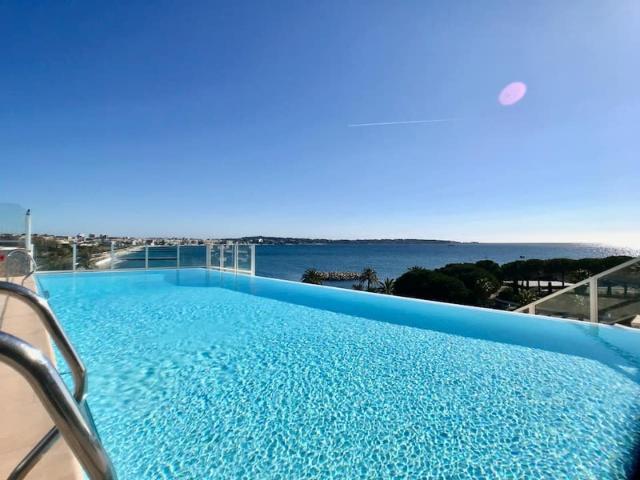 Luxury 2 bedroom apartment panoramic sea view pool